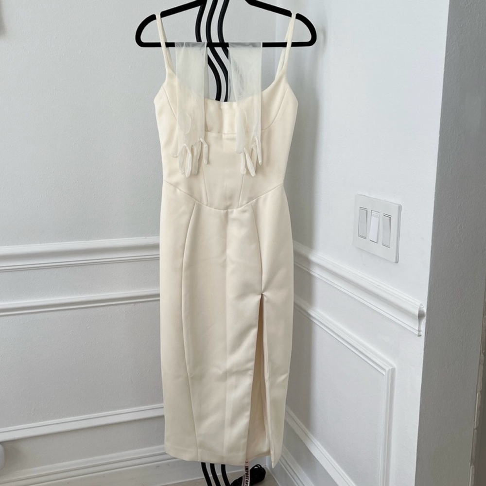 House of CB Casimira dress (SOLD OUT EVERYWHERE) SIZE SMALL - Comes with gloves! - Picture 4 of 5